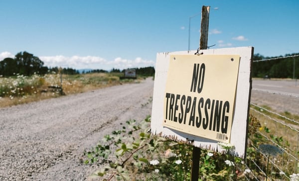 KEEP OUT: No one is allowed to visit A Walk on the Wild Side’s property – making it difficult to know exactly what the nonprofit is keeping in its chainlink cages. (Daniel Stindt)