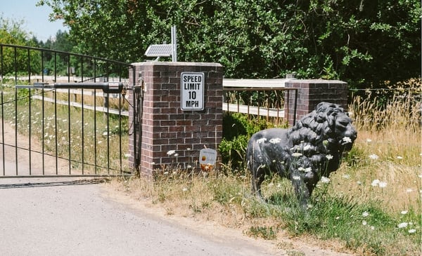 A Walk on the Wild Side’s front entrance in Hillsboro. (Daniel Stindt)