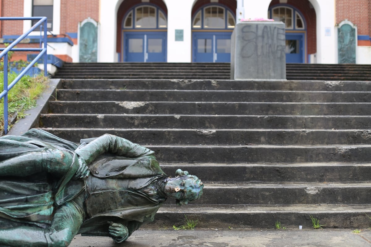 Portland: Srušen spomenik Thomasu Jeffersonu IMG_3564