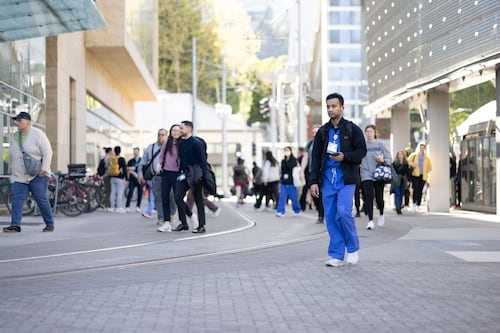 Do Doctors Not Wear White Coats Anymore?