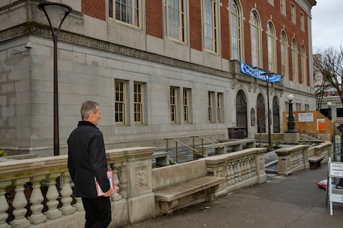 Police Commander Suggests Installing Metal Detectors and Weakening Wi-Fi Signal at Central Library