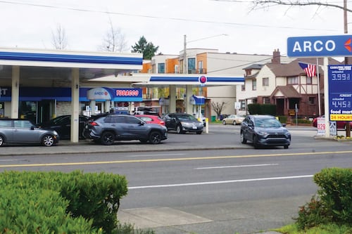The Cheapest Gas in Portland Is at the Belmont Arco and Everybody Knows It