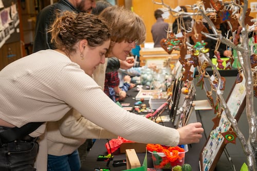 Buckman Elementary Hosts “Show & Sell” to Support Its Arts Curriculum