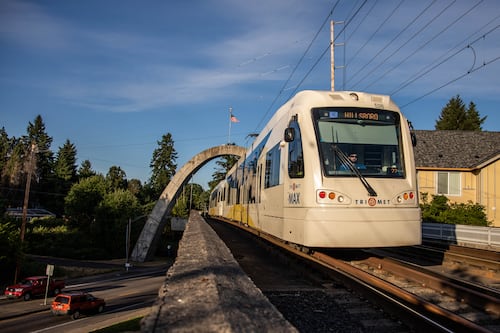 Shouldn’t Drivers Wait Until the Red Lights Stop Flashing at the MAX Crossing?