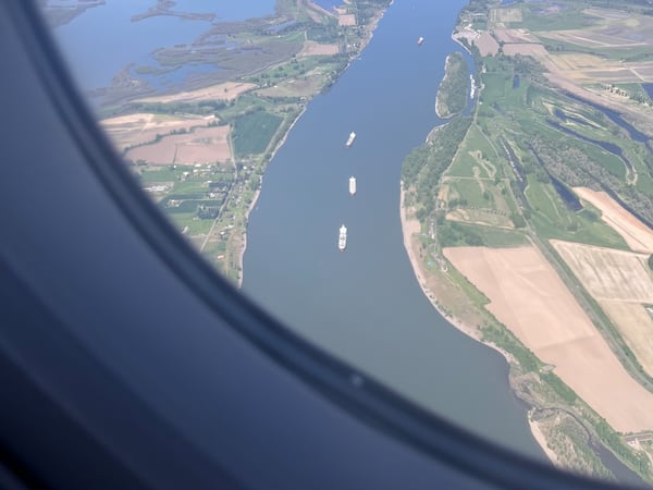 Why Do Airlines Tell Passengers to Open the Window Shades Before Landing?