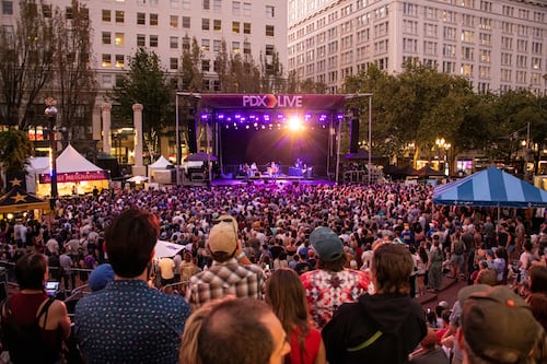 Waxahatchee and Foxwarren Prove an Unlikely Crowd-Pleasing Pairing at Pioneer Courthouse Square