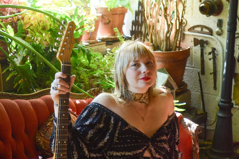 AC Sapphire Channels the Spirit of ’60s Folk