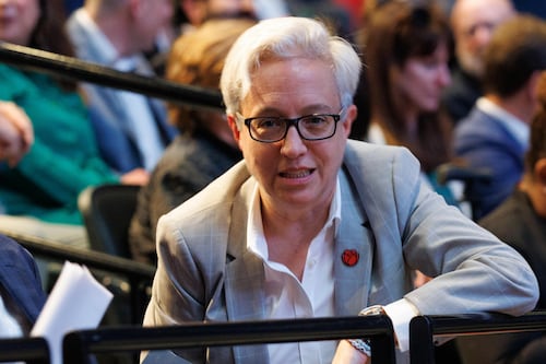 Big Contribution From Electrical Workers Puts Kotek in a Difficult Spot